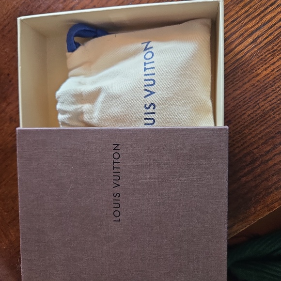 Full Inclusion Louis Vuitton Lock And Key #318 On Unbranded Elegant Gold Chain. - Picture 4 of 4